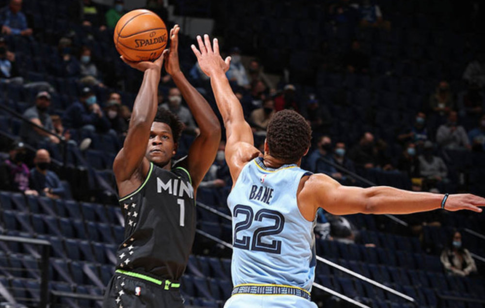 8, 爱德华兹36分创森林狼队史新纪录  