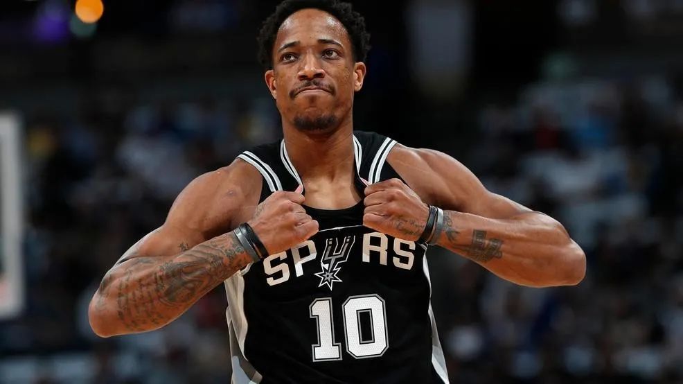  德罗赞35分生涯夜，公牛力克76人  